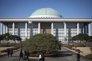 韩国总统尹锡悦就 *** 事件道歉 国会即将就弹劾动议投票表决